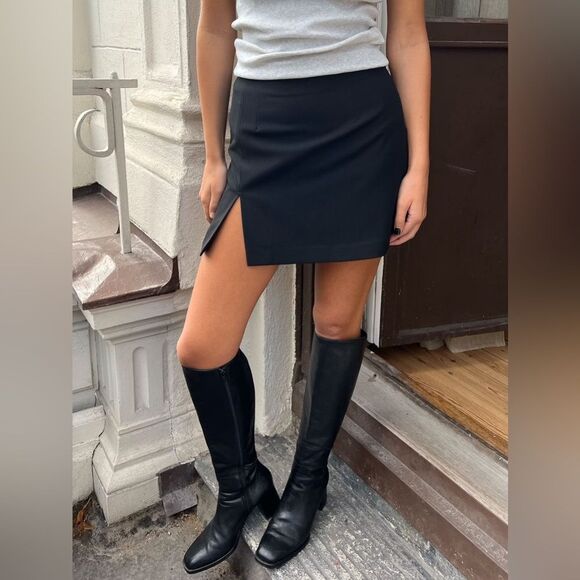 Djerf Avenue Must Have Mini Skirt in Black Size L - Picture 1 of 6